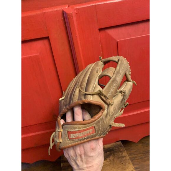 Vintage Regent Baseball Infielders Glove Top Grain Cowhide 10" Handcrafted Mitt - Picture 2 of 5